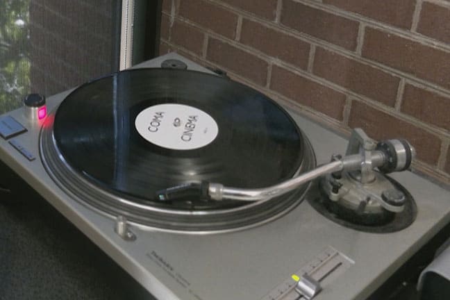 Vinyl vs CDs:  Trend shows resurgence in album use