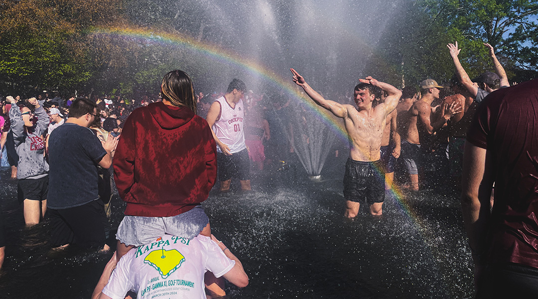 A fountain pool party: USC students celebrate a perfect season!