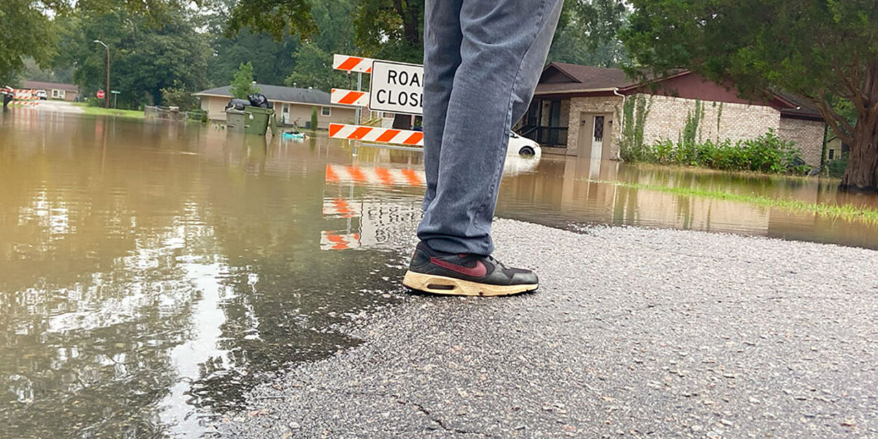 Remaining Riverland Park residents watch rising Congaree