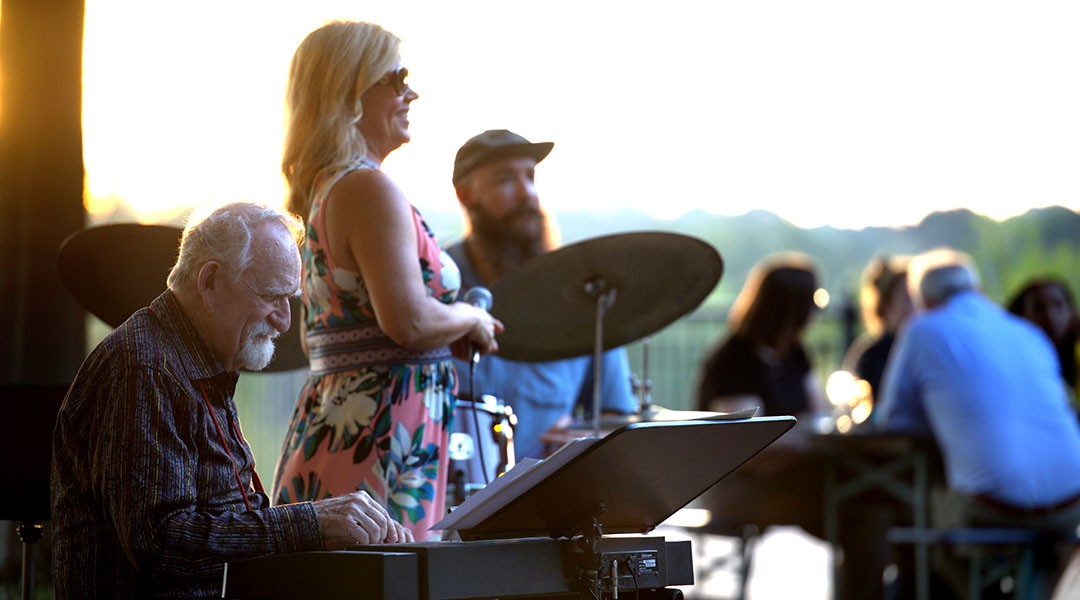 Beyond the notes: ColaJazz