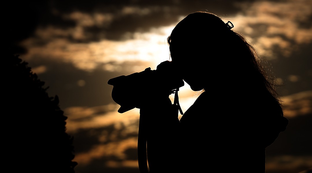 From dawn to dusk. Chasing light and horses